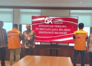 OJK Serahkan Tersangka Kasus Penggelapan Premi Asuransi ke Kejaksaan
