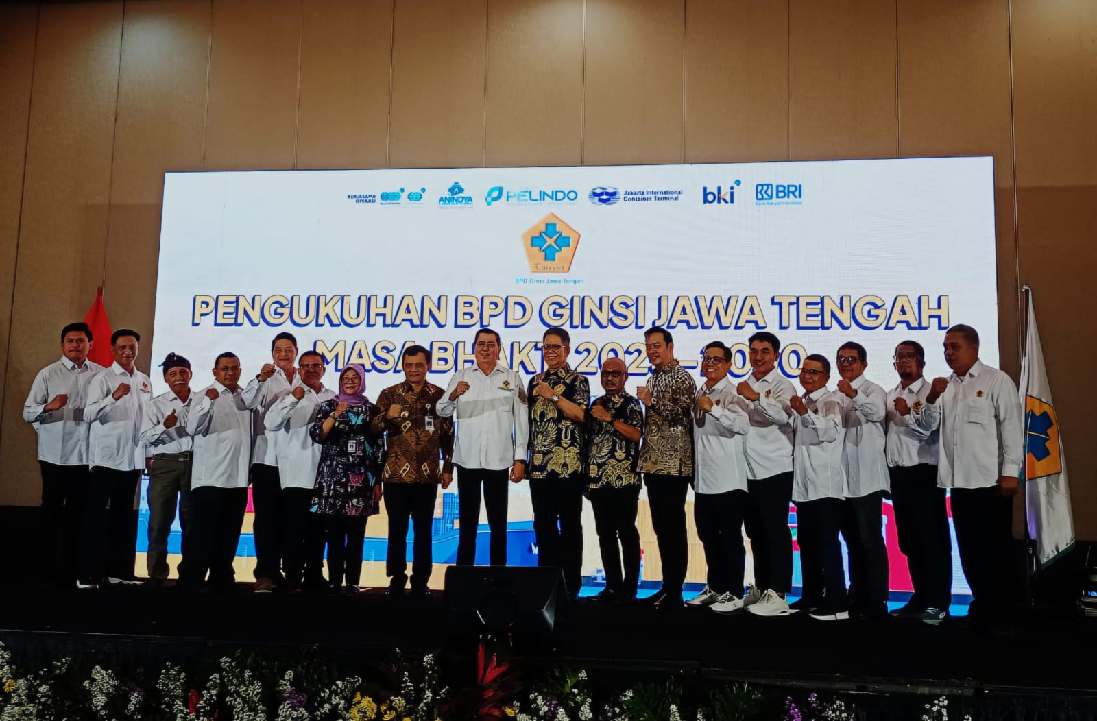 Caption Foto: Segenap pengurus dan anggota Gabungan Importir Nasional Seluruh Indonesia (GINSI) Jawa Tengah mengikuti Pengukuhan BPD GINSI Jawa Tengah Masa Bhakti 2025-2030 di Semarang, Kamis (18/12/2025).