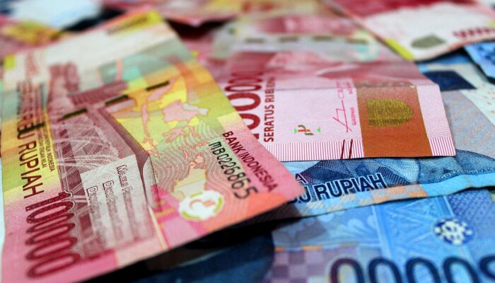 Upah Naik Hidup Tetap Seret