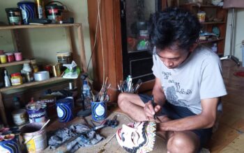 Perajin Topeng Desa Bandongan Populerkan Gaya Magelangan