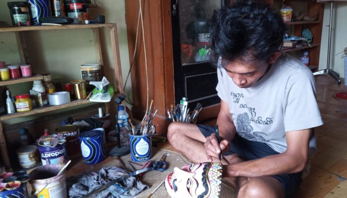 Perajin Topeng Desa Bandongan Populerkan Gaya Magelangan