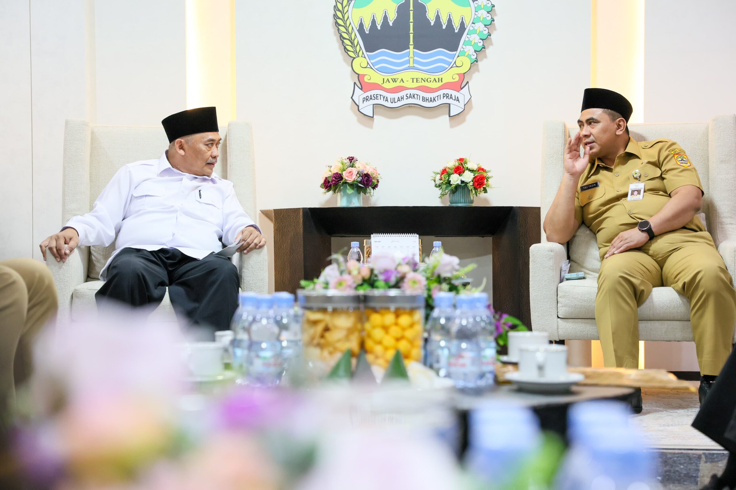 Wakil Gubernur Jawa Tengah, Taj Yasin saat menerima Kepala Kantor Wilayah Kementerian Haji dan Umrah Provinsi Jawa Tengah di Semarang pada Senin 12 Januari 2025.