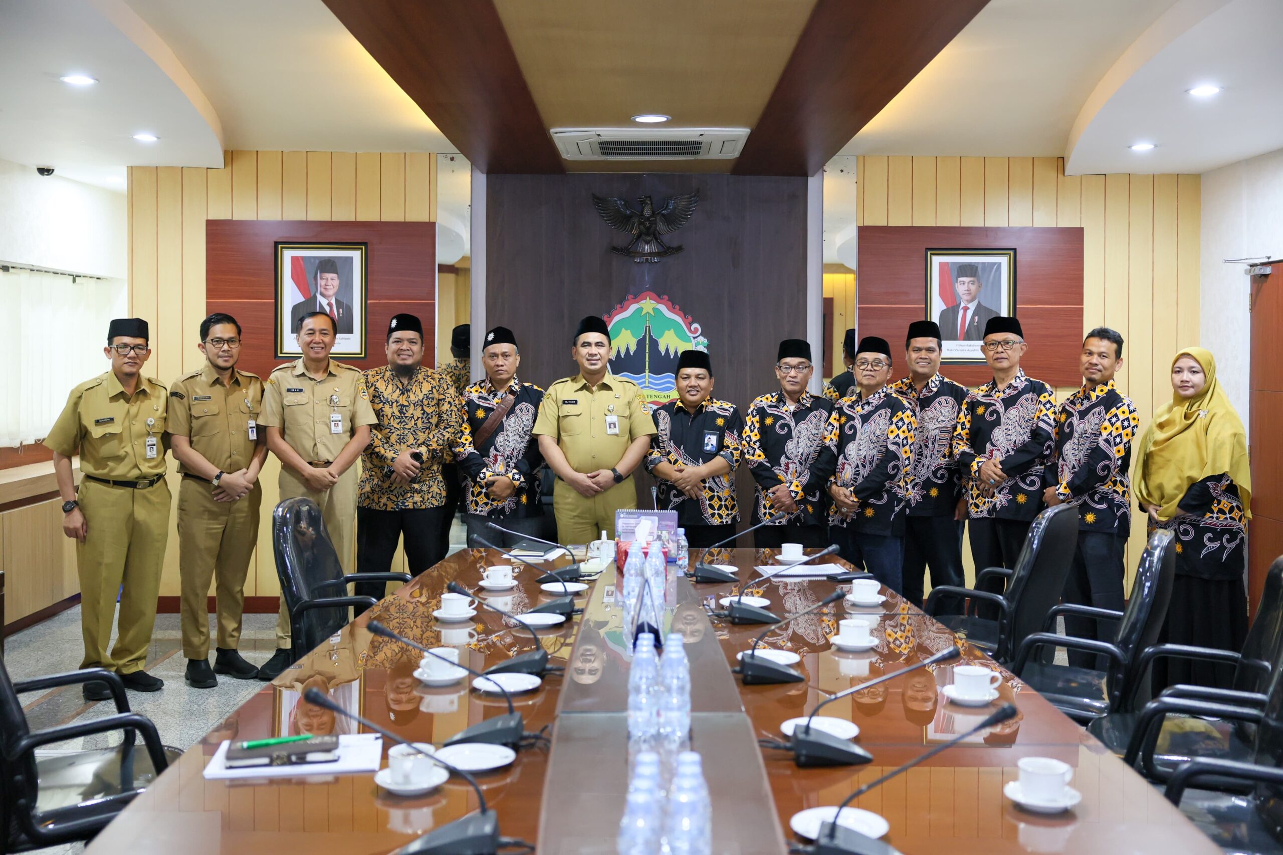 Wakil Gubernur Jawa Tenga, Taj Yasin aat menerima audiensi Lembaga Dakwah Komunitas (LDK) Pimpinan Wilayah (PW) Muhammadiyah Jawa Tengah di ruang kerjanya.