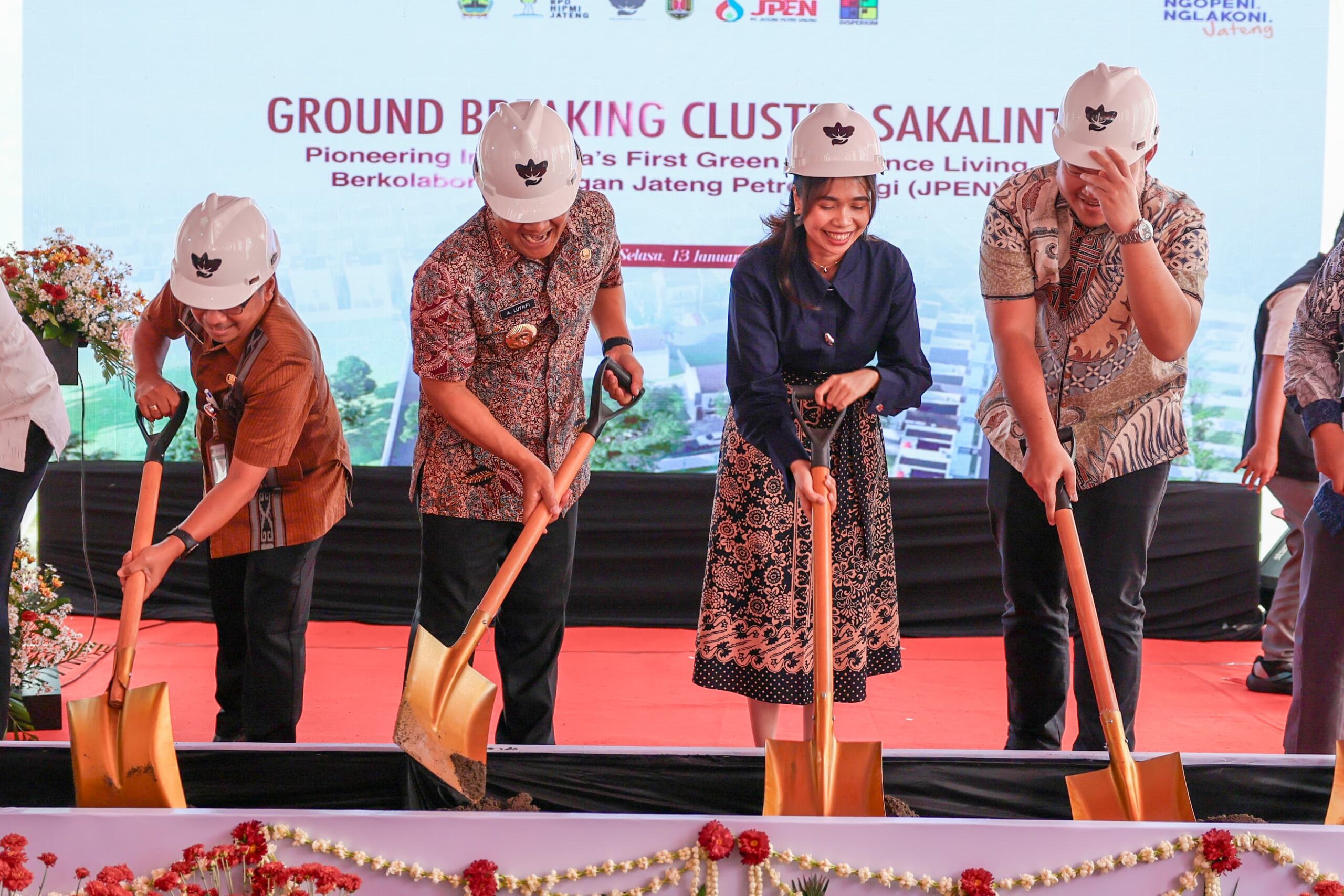 Gubernur Jawa Tengah, Ahmad Luthfi saat acara peletakan batu pertama kluster Sakalint Green Residential di daerah Ngaliyan, Kota Semarang pada Selasa 13 Januari 2026.