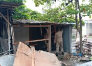 Tutup Drainase, Lapak PKL di Pasar Kobong Ditertibkan