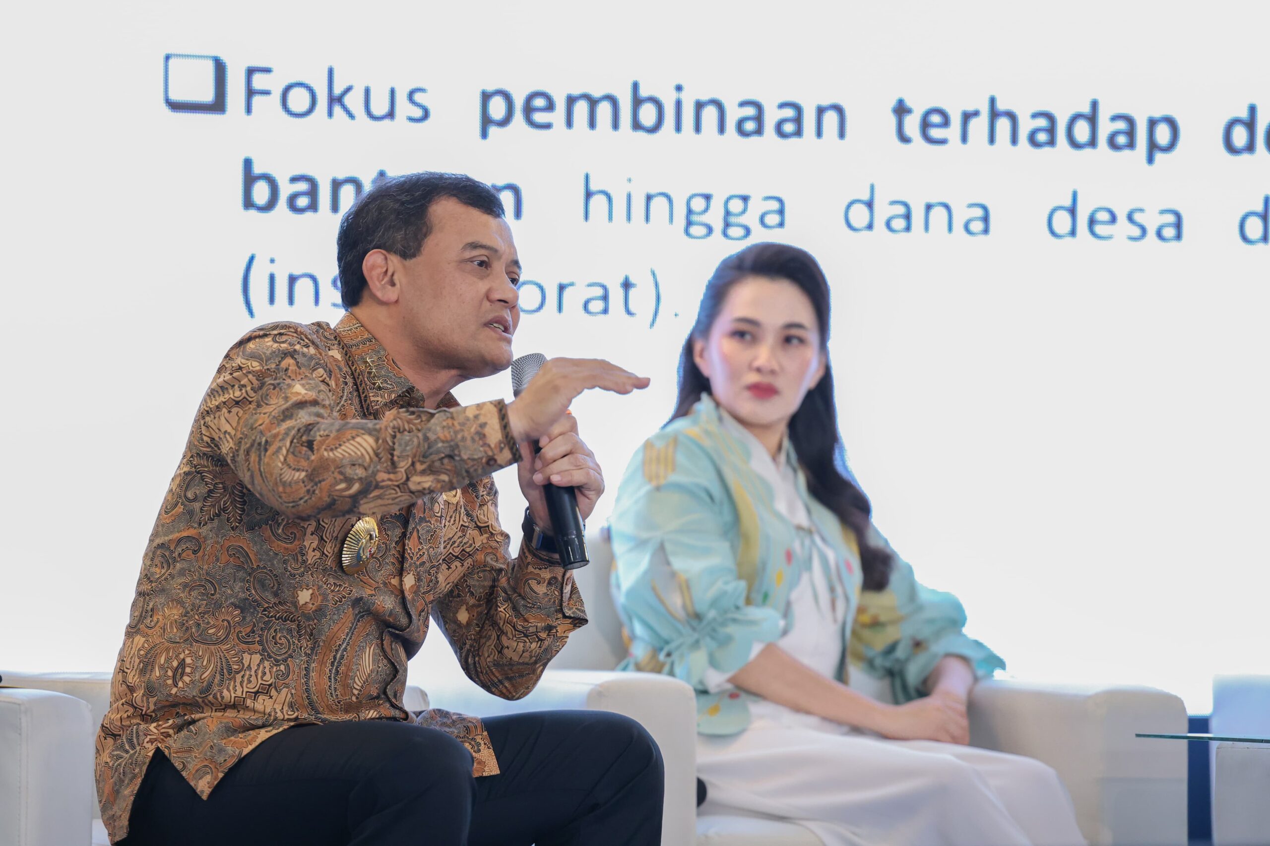 Gubernur Jawa Tengah, Ahmad Luthfi saat menjadi narasumber dalam acara Lokakarya Desa/Kelurahan Berprestasi dalam rangkaian Peringatan Hari Desa Nasional di Pendopo Gedhe, Kabupaten Boyolali, Rabu, 14 Januari 2026.