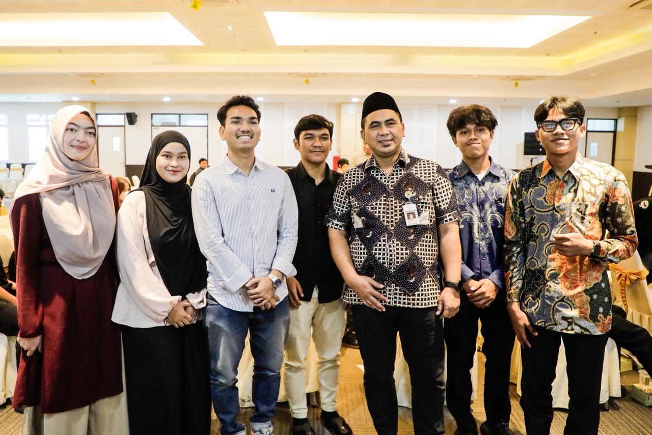 Wakil Gubernur Taj Yasin Maimoen menyerahan bantuan kepada mahasiswa Sumatera dilakukan di Aula Lantai X Gedung Merah Putih Kantor BPAKD Provinsi Jawa Tengah pada Kamis, 15 Januari 2026.