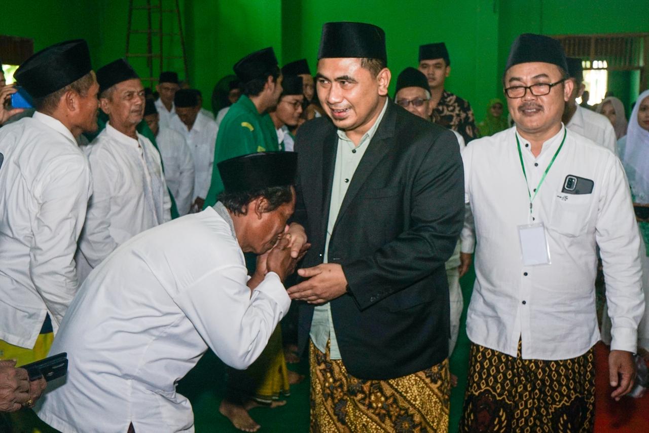 Wakil Gubernur Jawa Tengah, Taj Yasin seusai menghadiri acara Istighotsah dan Pembinaan Organisasi dalam rangka Hari Lahir Nahdlatul Ulama (Harlah NU) dan peringatan Isra Mikraj Nabi Muhammad SAW di Gedung MWCNU Kaliwungu, Kabupaten Kendal, Jumat, 16 Januari 2026.