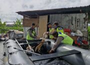 Nenek Pengungsi Banjir Kudus Menangis Pikirkan Kucingnya, Polisi Turun Tangan