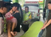 Terjang Banjir Demi Kemanusiaan, Polisi Kudus Evakuasi Warga Stroke ke Rumah Sakit