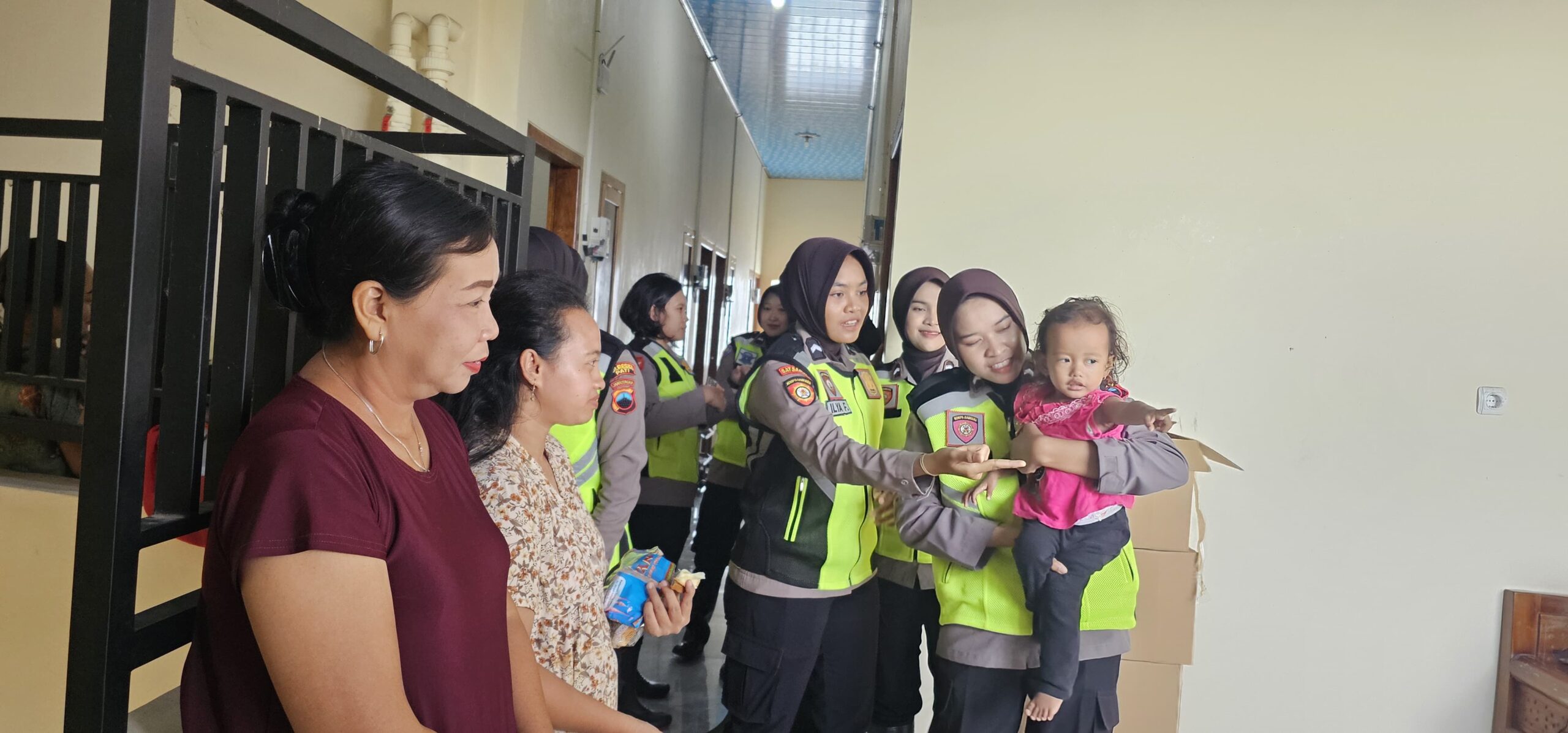 Kegiatan trauma healing ini dilaksanakan oleh Tim Trauma Healing Polwan Polresta Pati yang dipimpin langsung oleh Kabag SDM Polresta Pati, Kompol Agunging Tyas Widya Aryani dengan melibatkan tujuh personel Polwan.