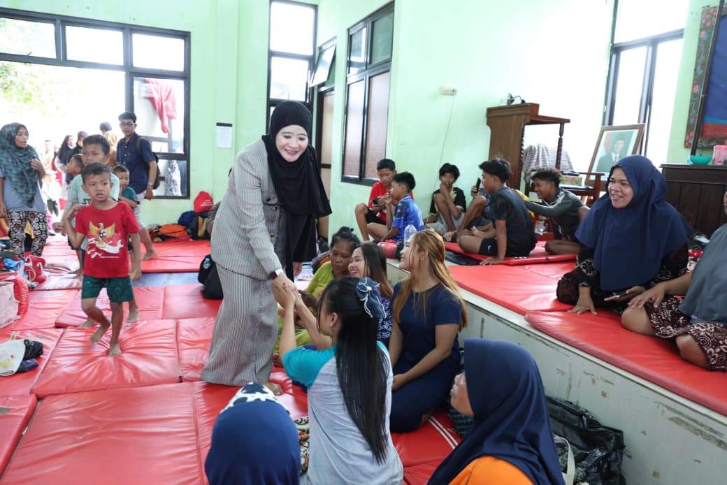 Kelompok Kerja (Pokja) Bunda Pendidikan Anak Usia Dini (PAUD) Provinsi Jawa Tengah (Jateng), memberikan layanan trauma healing atau pemulihan psikologis, bagi anak-anak yang terdampak banjir di Kota Pekalongan.