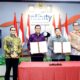 Otoritas Jasa Keuangan (OJK) dan Badan Pengawas Perdagangan Berjangka Komoditi (Bappebti) secara resmi mengakhiri masa peralihan pengaturan dan pengawasan Aset Keuangan Digital, termasuk Aset Kripto, dari Bappebti kepada OJK. Pengakhiran masa transisi peralihan tersebut ditandai dengan penandatanganan Berita Acara Pengakhiran Nota Kesepahaman antara kedua lembaga yang dilaksanakan di Ruang Pusat Inovasi OJK (OJK Infinity).