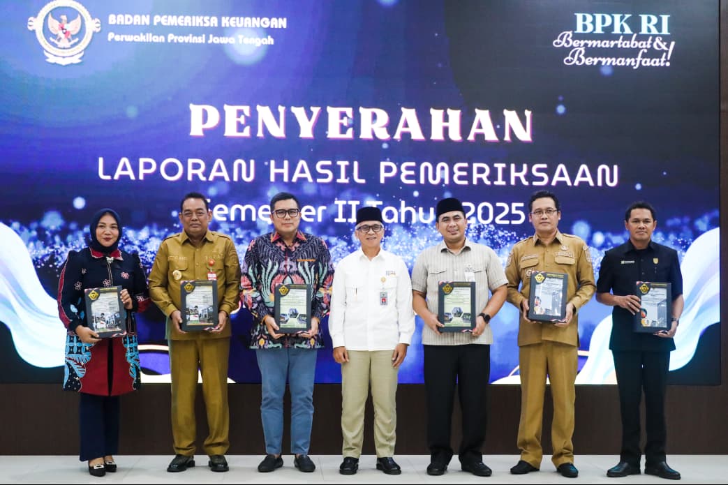 Wakil Gubernur Jawa Tengah, Taj Yasin menerima Laporan Hasil Pemeriksaan (LHP) Kinerja Ketahanan Pangan Pemprov Jateng Tahun Anggaran 2023,hingga Semester I Tahun Anggaran 2025, di Auditorium BPK Perwakilan Provinsi Jawa Tengah, Selasa, 20 Januari 2026.