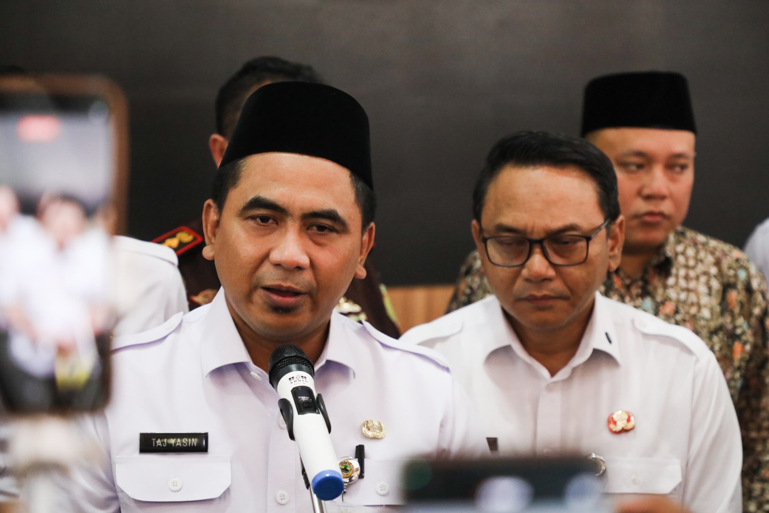 Wakil Gubernur Jateng, Taj Yasin yang ditemui usai menyerahkan surat tugas Pelaksana Tugas (Plt) Bupati kepada Wakil Bupati Pati Risma Ardhi Chandra, dalam rapat Forum Koordinasi Pimpinan Daerah (Forkopimda) di Pendopo Kabupaten Pati, Rabu 21 Januari 2026.