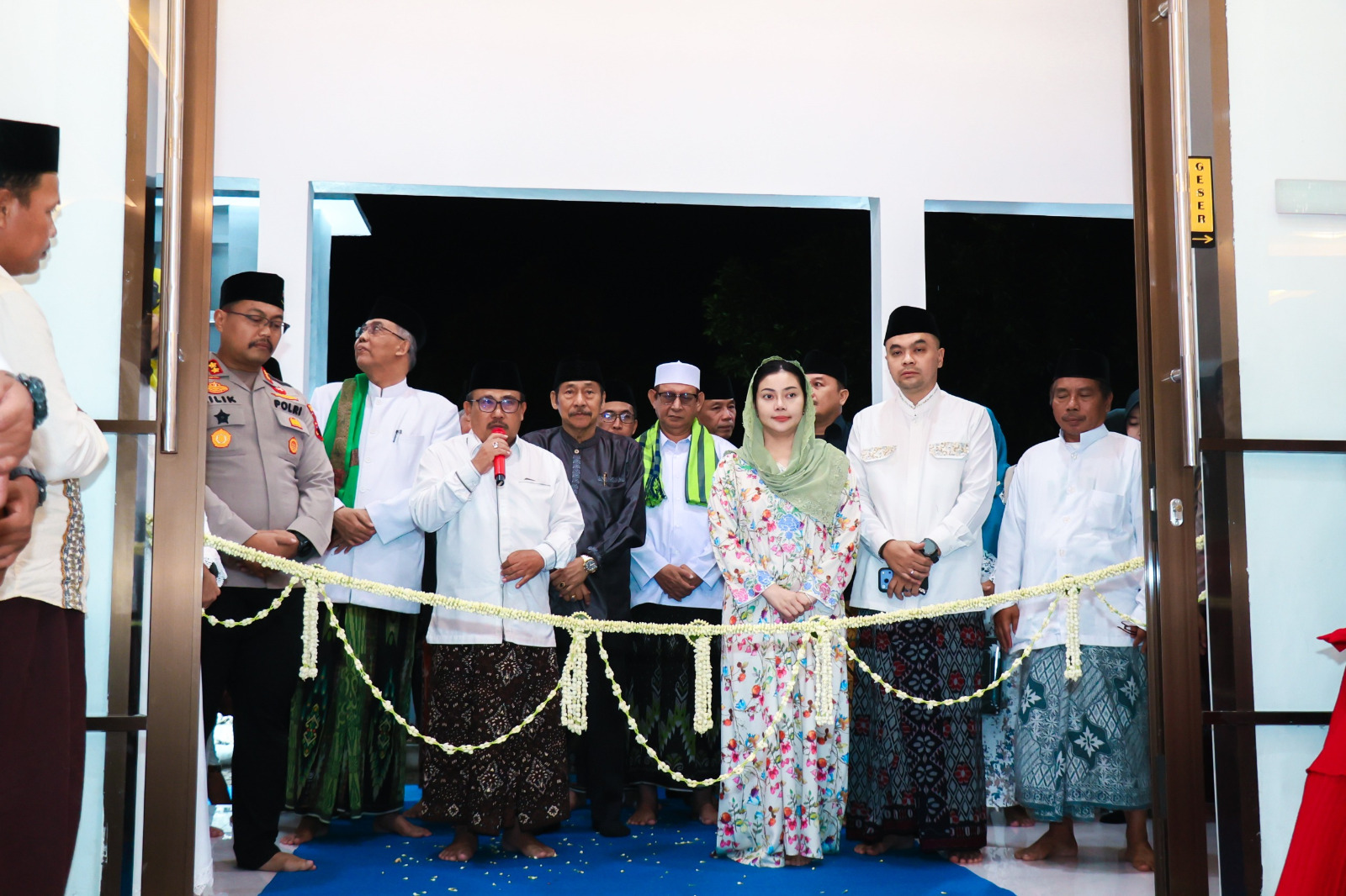 Polres Brebes menggelar peresmian Masjid Uswatun Khasanah sekaligus peringatan Isra Mi'raj Nabi Besar Muhammad SAW 1447 H, pada Rabu malam (21/01/2026). Acara yang berlangsung khidmat ini digelar di lingkungan Mapolres Brebes sekaligus momentum bersejarah yang menyatukan unsur religi dan kemitraan masyarakat.