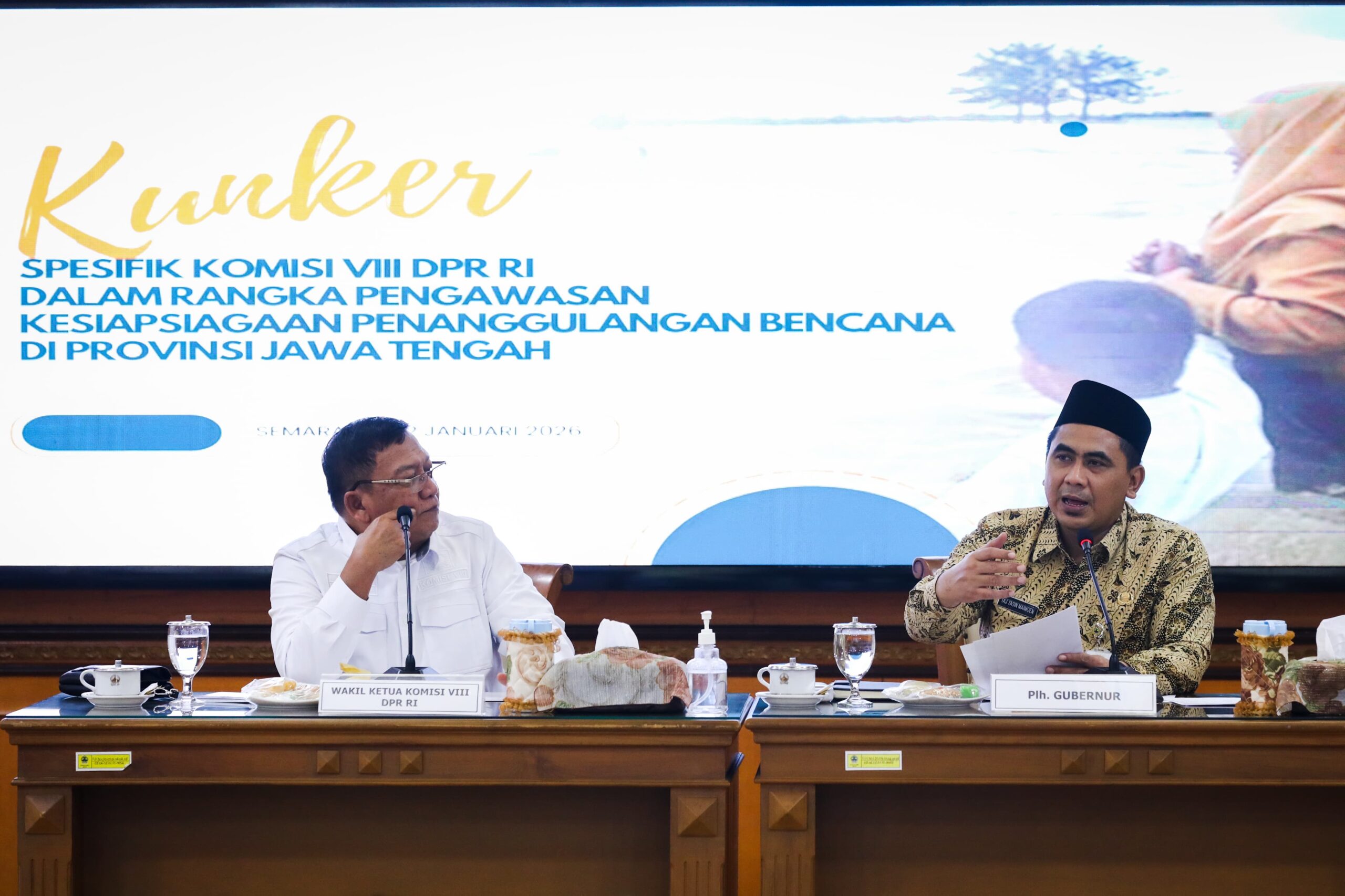 Wakil Gubernur Jawa Tengah, Taj Yasin menerima kunjungan kerja Komisi VIII DPR RI, dalam rangka pengawasan dan kesiapsiagaan penanggulangan bencana di Provinsi Jawa Tengah, di Kantor Gubernur Jawa Tengah, Kamis, 22 Januari 2026.