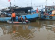 Perahu Terbalik Dihantam Gelombang, Dua Nelayan Hilang di Perairan Banyutowo Pati