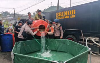 Polres Purbalingga mendirikan Posko Siaga Bencana di Desa Serang Kecamatan Karangreja, Kabupaten Purbalingga. Di posko tersebut dihadirkan mobil dapur lapangan dan penjernih air dari Satbrimob Polda Jateng.