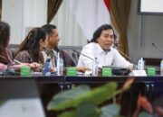 Komite II Dewan Perwakilan Daerah (DPD) Republik Indonesia. Komite II pun menyambangi Pemerintah Provinsi Jawa Tengah untuk menggali masukan dalam rangka penyusunan Rancangan Undang-undang Perubahan Ketiga atas UU Nomor 19 Tahun 2013 tentang Perlindungan dan Pemberdayaan Petani. Pada rapat dengar pendapat di Gedung B Lantai 5 Kantor Gubernur Jawa Tengah, Senin, 26 Januari 2026, rombongan Komite II DPD RI diterima Asisten Pemerintahan dan Kesejahteraan Rakyat Iwanuddin Iskandar serta Kepala OPD terkait.