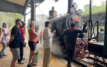 PT KAI Wisata terus menghadirkan pengalaman wisata berbasis heritage yang unik dan berkelas dunia. Salah satunya melalui perjalanan kereta uap klasik rute Stasiun Ambarawa–Stasiun Tuntang (PP) yang kini semakin diminati wisatawan, termasuk wisatawan mancanegara.