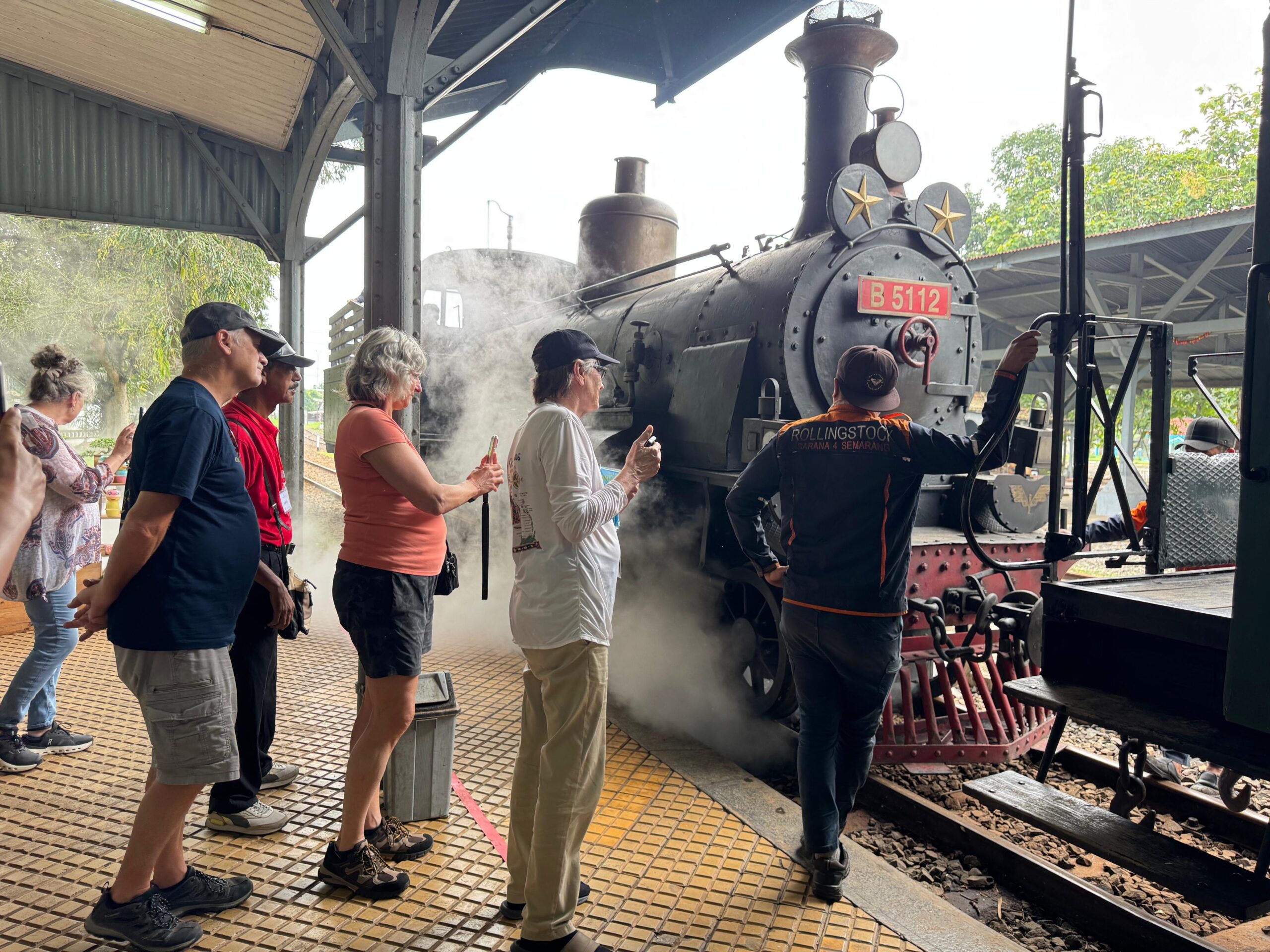 PT KAI Wisata terus menghadirkan pengalaman wisata berbasis heritage yang unik dan berkelas dunia. Salah satunya melalui perjalanan kereta uap klasik rute Stasiun Ambarawa–Stasiun Tuntang (PP) yang kini semakin diminati wisatawan, termasuk wisatawan mancanegara.