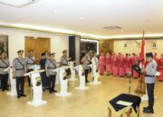 Polda Jateng Gelar Sertijab Kabiddokkes dan 3 Kapolres Jajaran, Kapolda Jateng Sebut Dinamika Jawa Tengah Butuh Pimpinan yang Adaptif