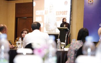 Rumah Bersama Ekspor Jawa Tengah atau Central Java Trade and Export Center (CJTEC) resmi diluncurkan, di Grand Candi Hotel Semarang, Jumat (30/1/2026). Peluncuran dilakukan oleh Ketua Dewan Kerajinan Nasional Daerah (Dekranasda) Jateng Nawal Arafah Yasin, Direktur Kadin Indonesia Trading House (ITH) Esther Mandagi, Ketua Kadin Jateng Harry Nuryanto, serta Koordinator CJTEC Syahnaz Nadya.
