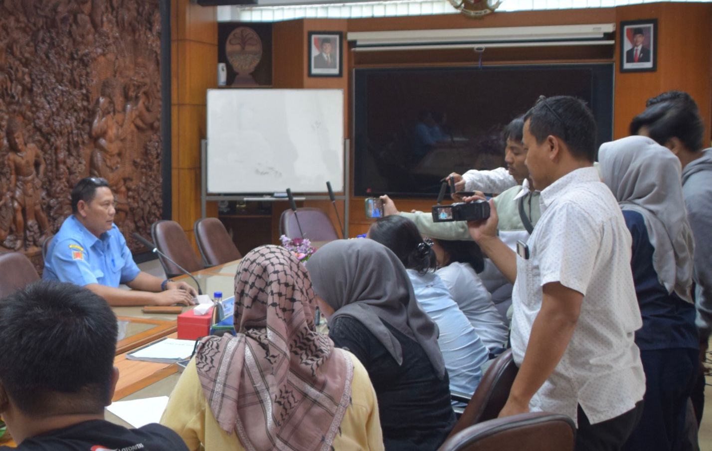 PDAM tanggapi soal hidran tertimbun cor