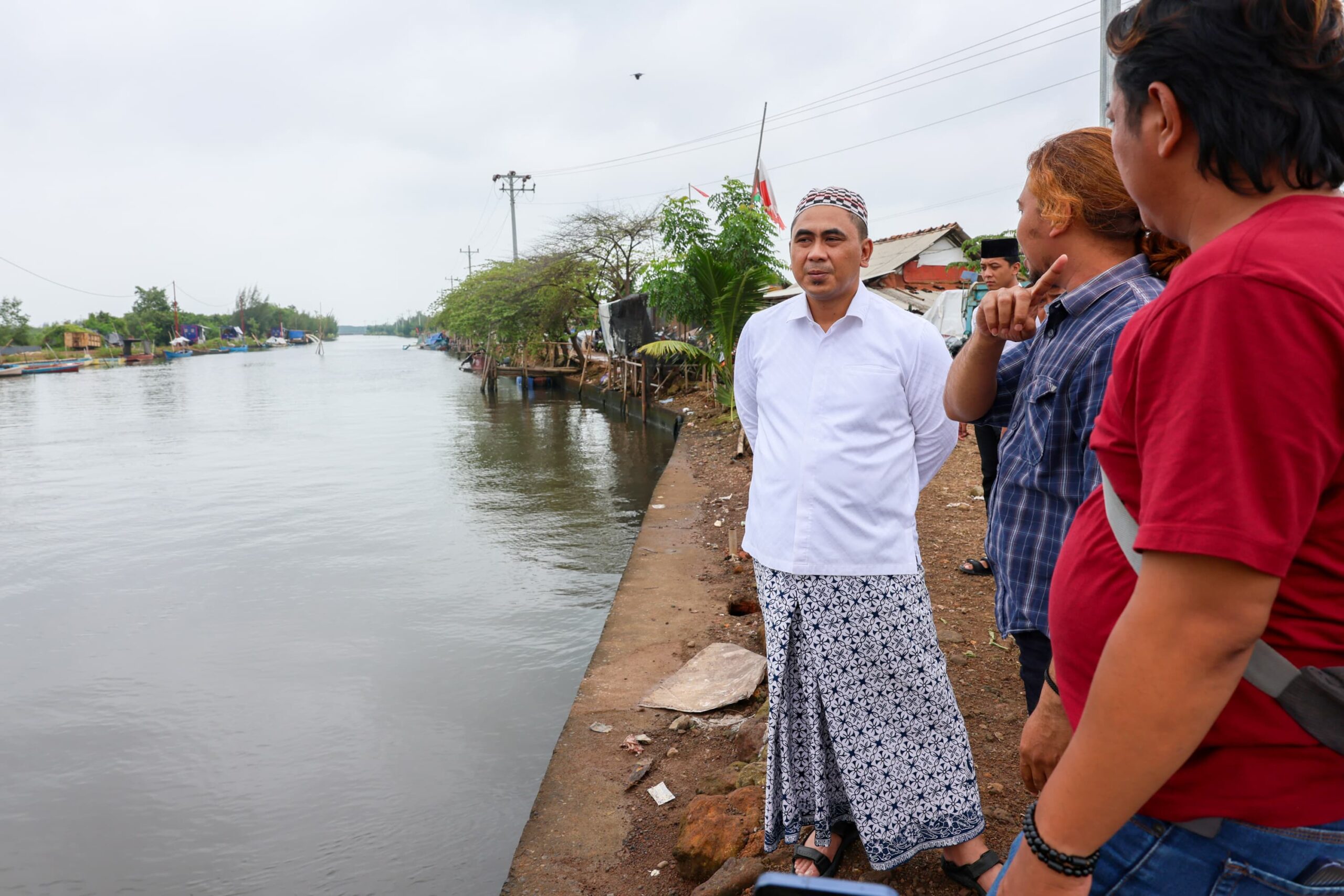Wakil Gubernur Jawa Tengah, Taj Yanin meninjau lokasi banjir di Kecamatan Tirto Kabupaten Pekalongan.