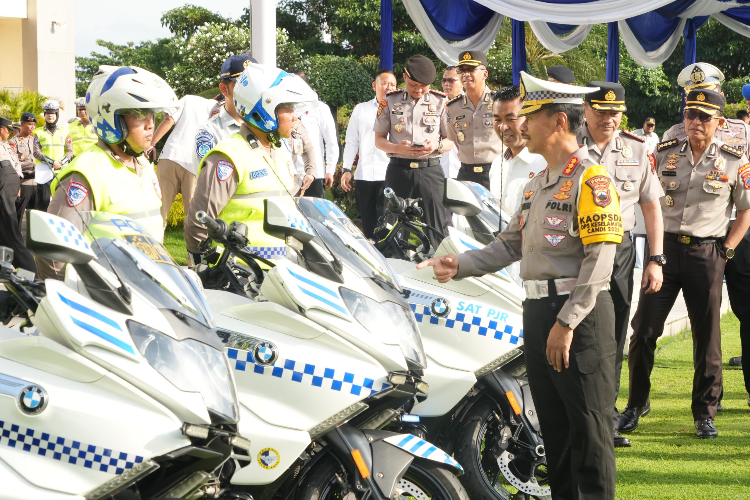 Menjelang bulan suci Ramadhan dan Hari Raya Idul Fitri 1447 H, Kepolisian Daerah Jawa Tengah resmi memulai Operasi Keselamatan Candi 2026. Peresmian ini ditandai dengan digelarnya Apel Gelar Pasukan di halaman Mapolda Jateng pada Senin pagi (2/2/2026), yang diikuti oleh ribuan personel gabungan instansi terkait.