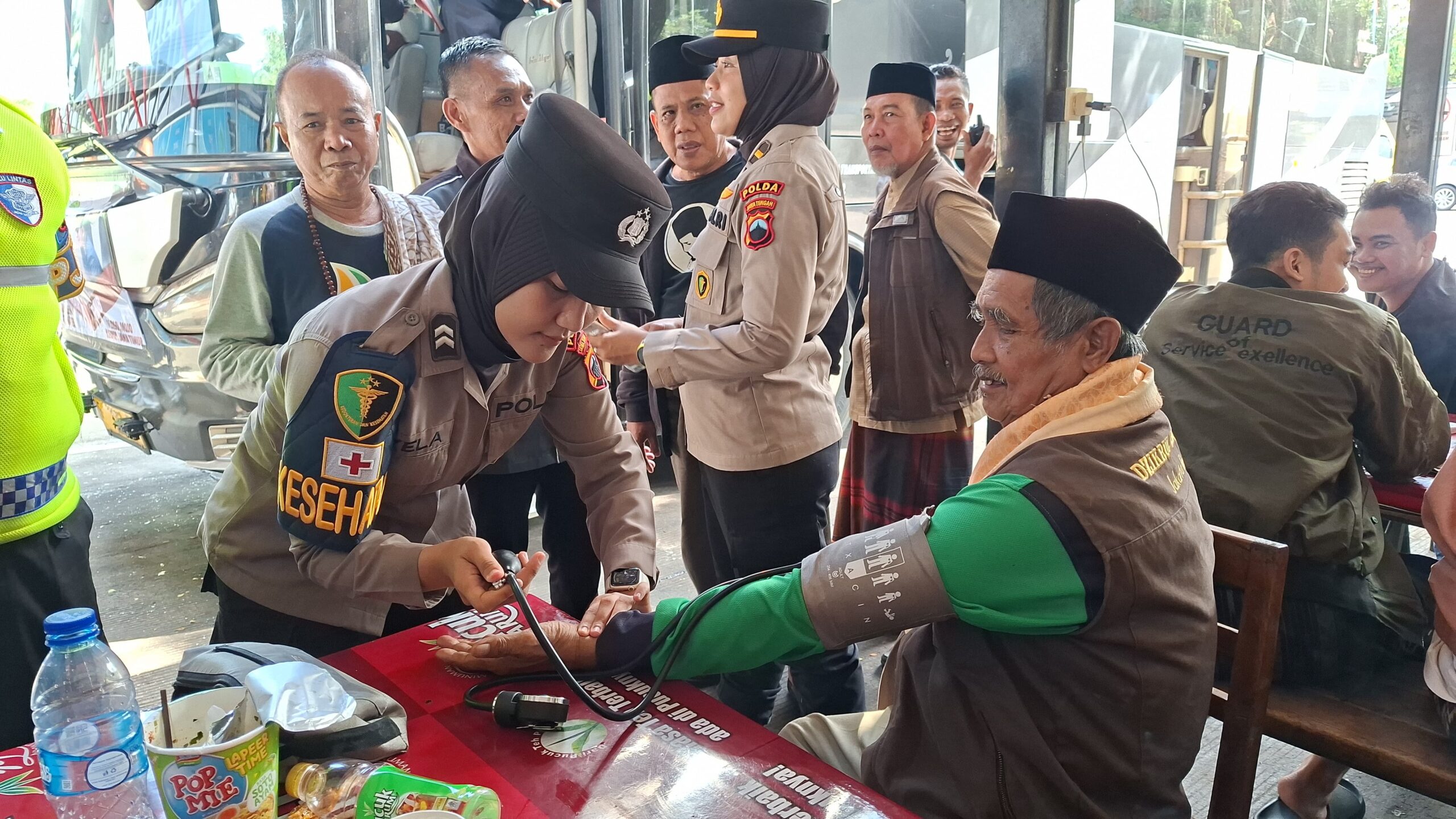 Dalam rangka Operasi Keselamatan Candi 2026, jajaran Ditlantas Polda Jateng bersama mitra terkait melaksanakan Inspeksi Keselamatan Kendaraan (Rampcheck) di Rest Area Km 429A di Ungaran, pada hari Selasa (3/2/2026) pagi.