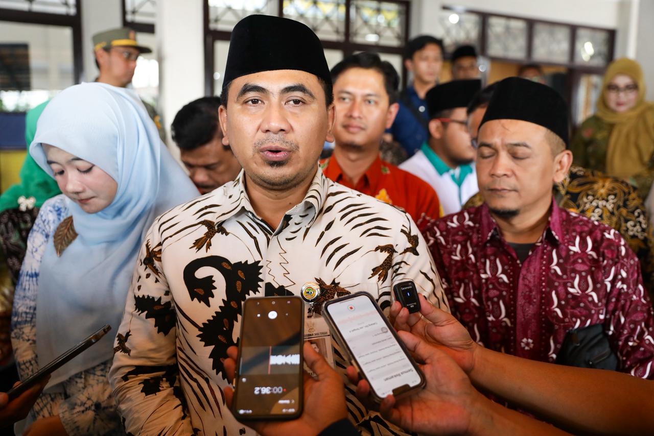 Wakil Gubernur Jawa Tengah, Taj Yasin Maimoen, menegaskan komitmennya untuk segera menindaklanjaui aktivitas penambangan pasir di Dusun Blembeng, Desa Gandatapa, Kecamatan Sumbang, Kabupaten Banyumas, yang dilaporkan merusak lingkungan.