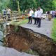 Bupati Sam’ani Kudus Tinjau Langsung Lokasi, Pastikan Penanganan Jembatan Ambrol di Desa Menawan.