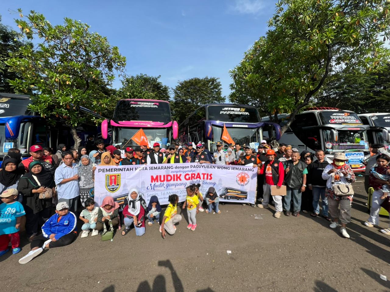 Sebanyak 350 pemudik asal Kota Semarang diberangkatkan dari Taman Mini Indonesia Indah (TMII), Jakarta, Senin (16/3/2026) menuju Terminal Mangkang, Kota Semarang.