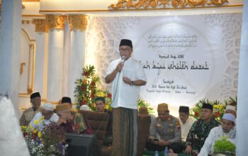 Wakil Wali Kota Semarang, Iswar Aminuddin saat menghadiri Haul ke-126 KH Sholeh Darat yang digelar di Masjid Kyai Haji Sholeh Darat, Semarang Utara, Sabtu (28/3/2026) malam.
