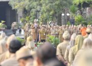 Walikota Semarang,Agustina Wilujeng menggelar Apel Pagi Terpusat yang dilanjutkan Halal Bihalal Hari Raya Idul Fitri 1 Syawal 1447 H di Halaman Balaikota Semarang, Senin (30/3). Kegiatan ini diikuti oleh seluruh jajaran Aparatur Sipil Negara (ASN), pejabat Organisasi Perangkat Daerah (OPD), camat, lurah, hingga pimpinan BUMD sebagai momentum memperkuat soliditas pasca Lebaran.