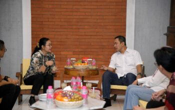 Wali Kota Semarang, Agustina Wilujeng beserta kepala Organisasi Perangkat Daerah (OPD) melaksanakan kegiatan silaturahmi dan halal bihalal ke kediaman para mantan Wali Kota Semarang, yakni Sukawi Sutarip, Soemarmo HS dan Hendrar Prihadi serta melakukan ziarah ke makam Sutrisno Suharto pada Selasa (31/3/2026).