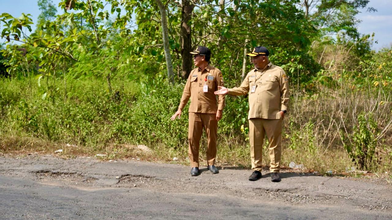 Jalan provinsi yang rusak berat di perbatasan jadi prioritas perbaikan (foto: Pemprov Jateng)
