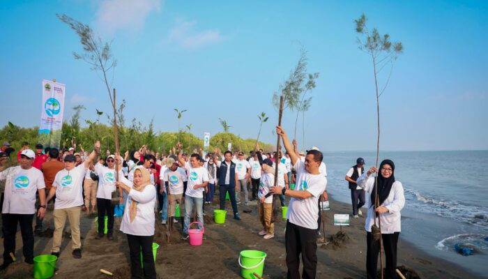 Mageri Segoro, Upaya Pemprov Jateng Atasi Ancaman Abrasi dan Rob di Pantura