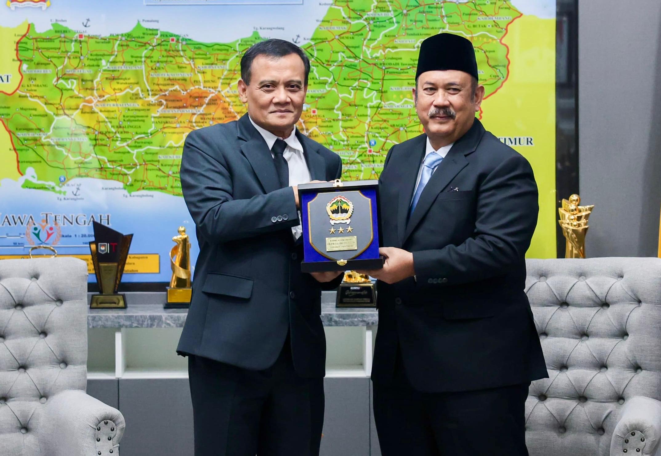 Gubernur Jateng Ahmad Luthfi bersama Menteri PPN/Bappenas Rachmat Pambudy dalam pertemuan strategis di Semarang, Senin 8 Juni 2026 (foto: Pemprov Jateng)