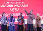 Gubernur Jateng Ahmad Luthfi menerima penghargaan Top Regional Leader 2026 (foto: Pemprov Jateng)