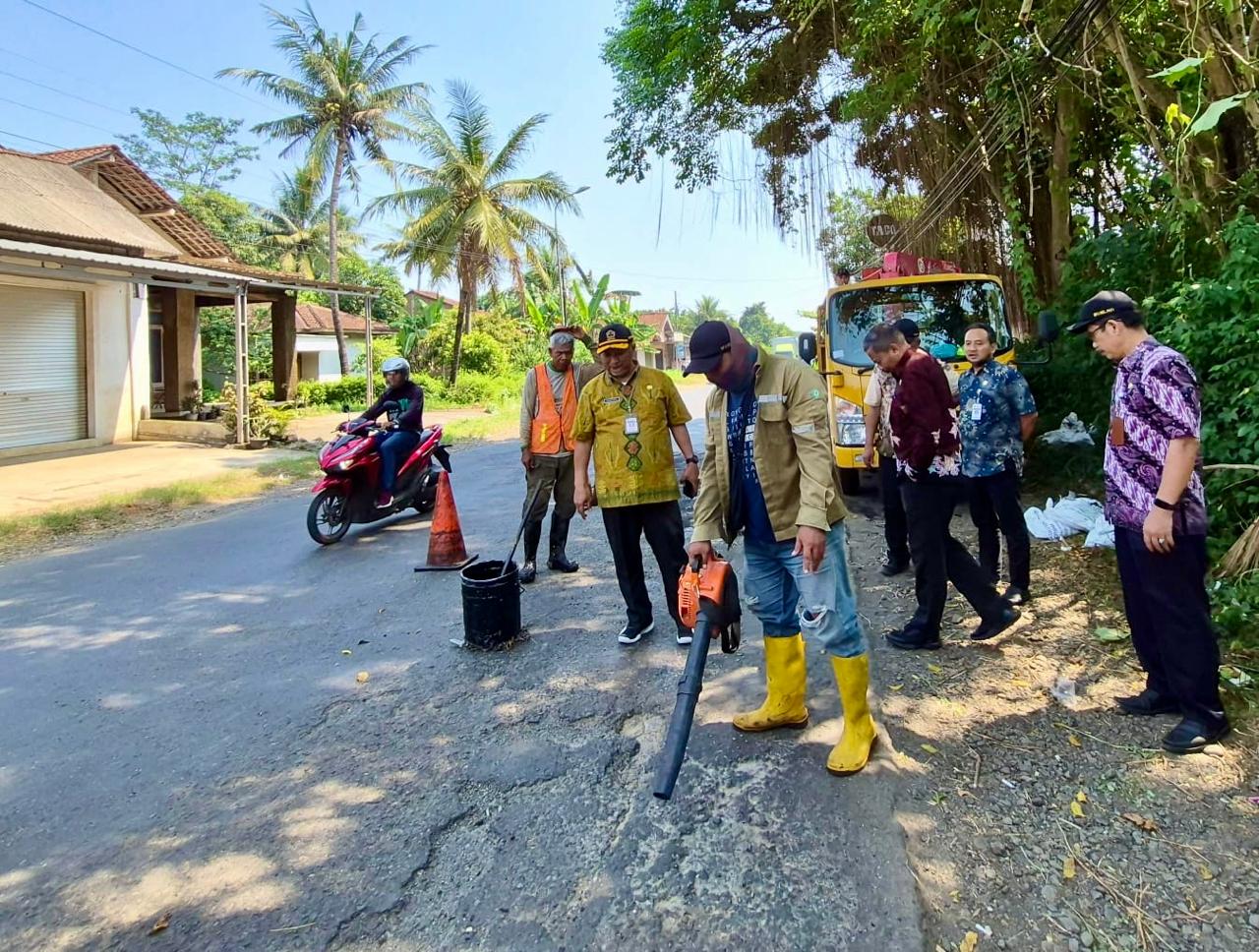 Pemprov Jateng meninjau kondisi Jalan Jepara–Keling sebelum betonisasi dimulai (foto: Pemprov Jateng)