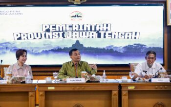 Gubernur Jateng Ahmad Luthfi bersama tim Korsup KPK membahas pembenahan tata kelola pertambangan MBLB (foto: Pemprov Jateng)