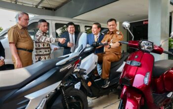 Gubernur Ahmad Luthfi bersama jajaran menyaksikan komitmen investasi kendaraan listrik di Kenda (foto: Pemprov Jateng)