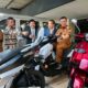 Gubernur Ahmad Luthfi bersama jajaran menyaksikan komitmen investasi kendaraan listrik di Kenda (foto: Pemprov Jateng)