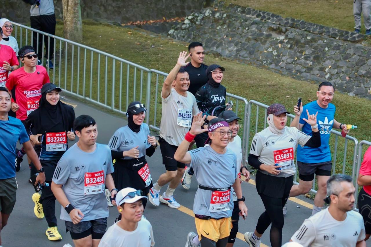 Ribuan pelari memadati kawasan Candi Prambanan dalam ajang marathon, 21 Juni 2026 (foto: Pemprov Jateng)