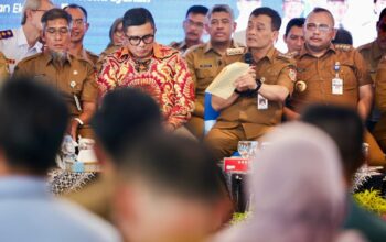 Gubernur Jateng Ahmad Luthfi memberikan paparan dalam Rembug Pembangunan di Kota Tegal (foto: Pemprov Jateng)