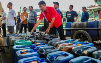 Suasana aktivitas nelayan di Pelabuhan Jongor, Kota Tegal (foto: Pemrpov Jateng)