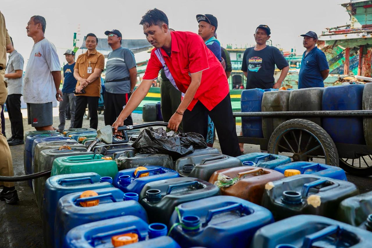 Suasana aktivitas nelayan di Pelabuhan Jongor, Kota Tegal (foto: Pemrpov Jateng)